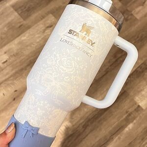 Stanley 1913 x LoveShackFancy Holiday Quencher® 40 oz Toscana Toile Alpine Blue